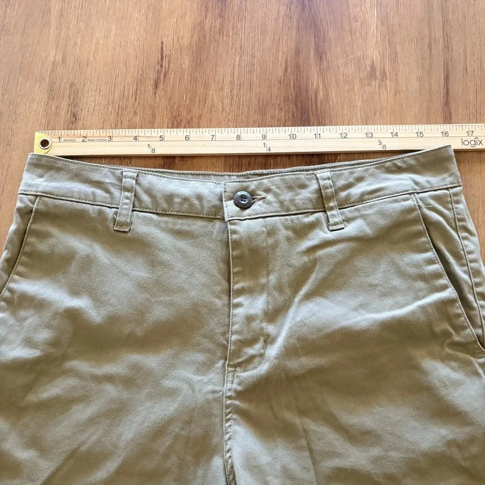 RSQ Shorter Chino Mens Shorts Green Beige Size 31  Flat Front Casual Stretch